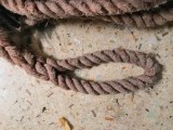 Eindsplits van hennep touw van 40 m lang en 4 cm dik. 